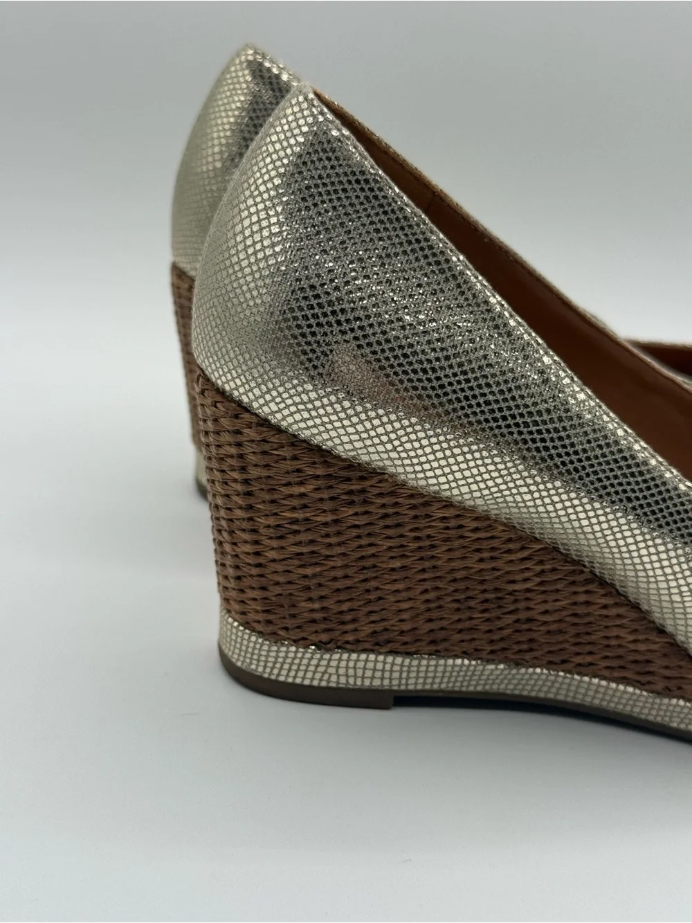 Naturalizer N5 Comfort Women’s Metallic Gold Peep Toe Wedge Pumps Textured Heel